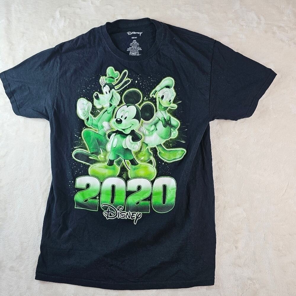 adult Disney Shirt Medium Glow in the Dark 2020 Mickey Mouse Goofy